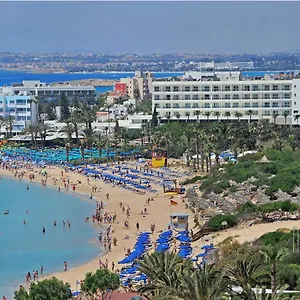 Hotel Nelia & ****