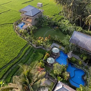 Gynandha Otel
